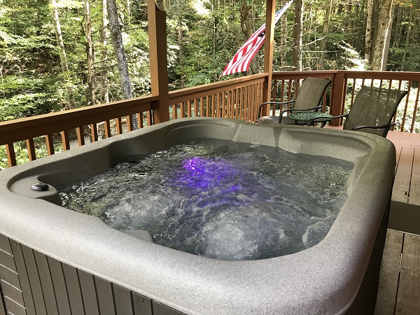 Honeymoon Deluxe  hot tub